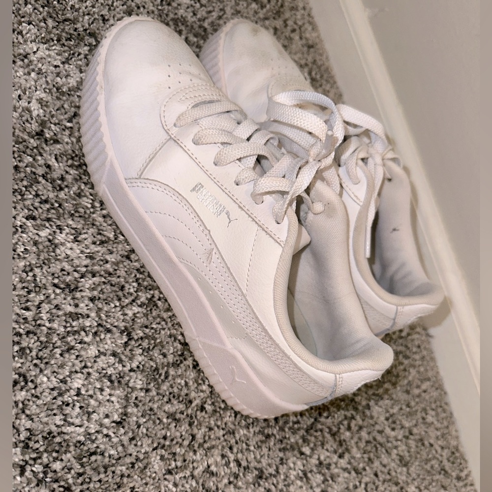 Women’s puma white sneakers